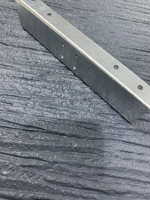 Кронштейн для крепления прожилин (лаг)