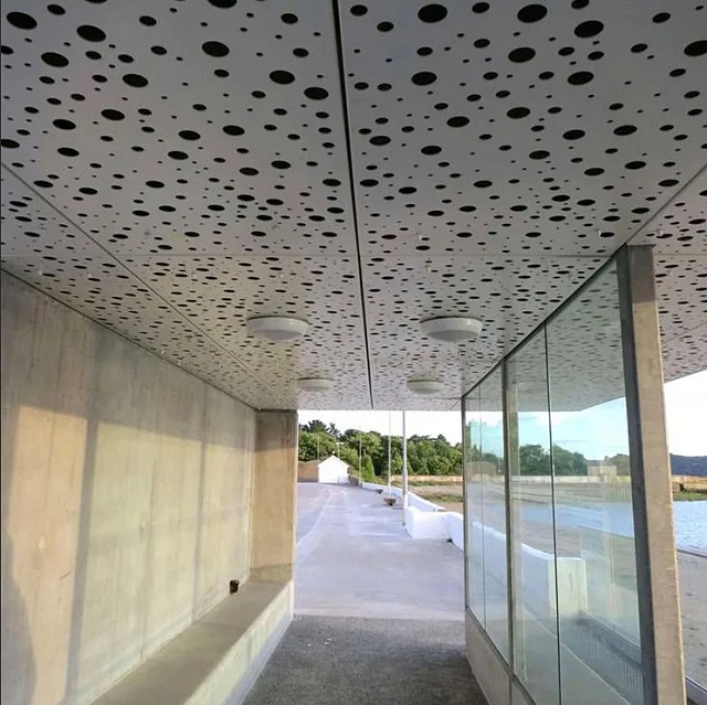 Дизайнерская перфорированная панель