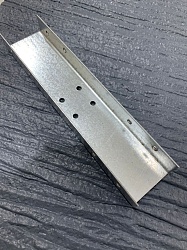 Кронштейн для крепления прожилин (лаг)