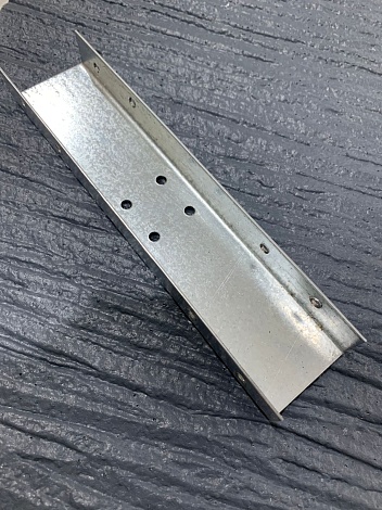 Кронштейн для крепления прожилин (лаг)